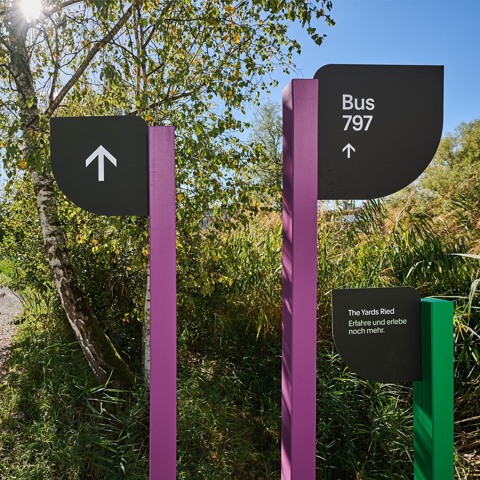 Wegweiser zur Buslinie 797 – The Yards Ried