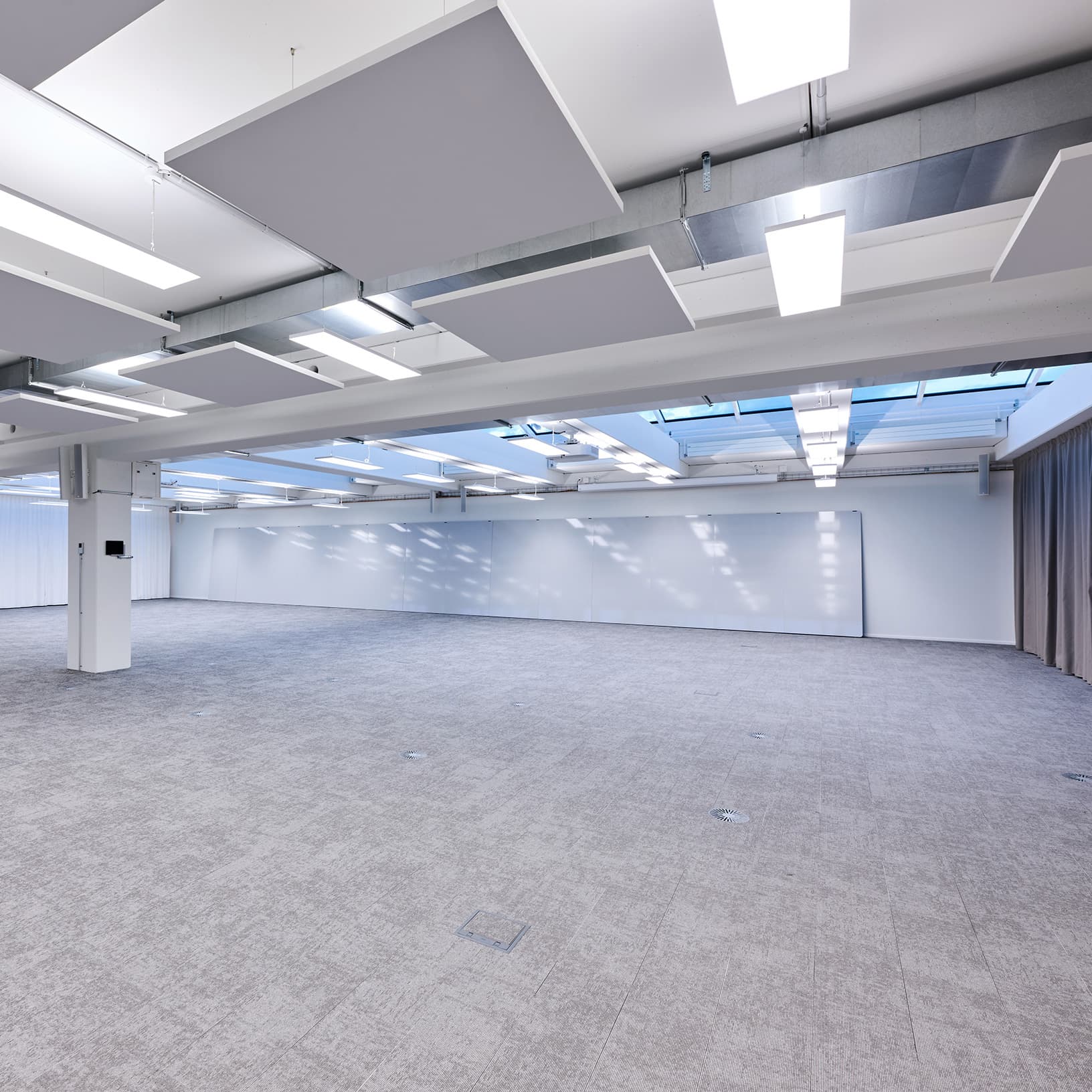Grosszügige, unbestuhlte Eventfläche von The Yards Events mit flexibler Raumgestaltung.